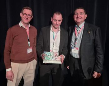 André De Weerdt (fondateur de TECHWIN Software); Jonathan Raes (responsable de production); Ben Pottiez (ingénieur logiciel MES, TECHWIN Software)